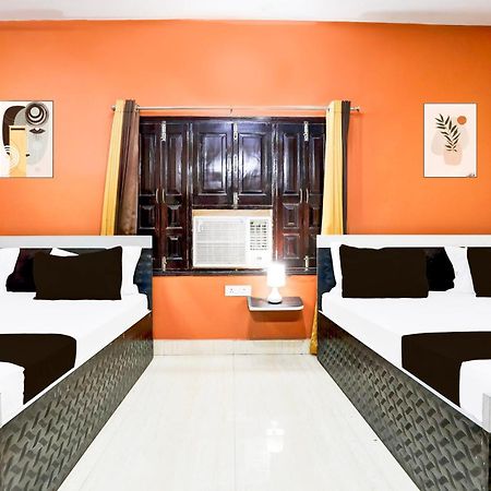 Hotel O R B Palace Benares Buitenkant foto