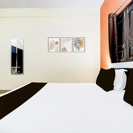 Hotel O R B Palace Benares Buitenkant foto