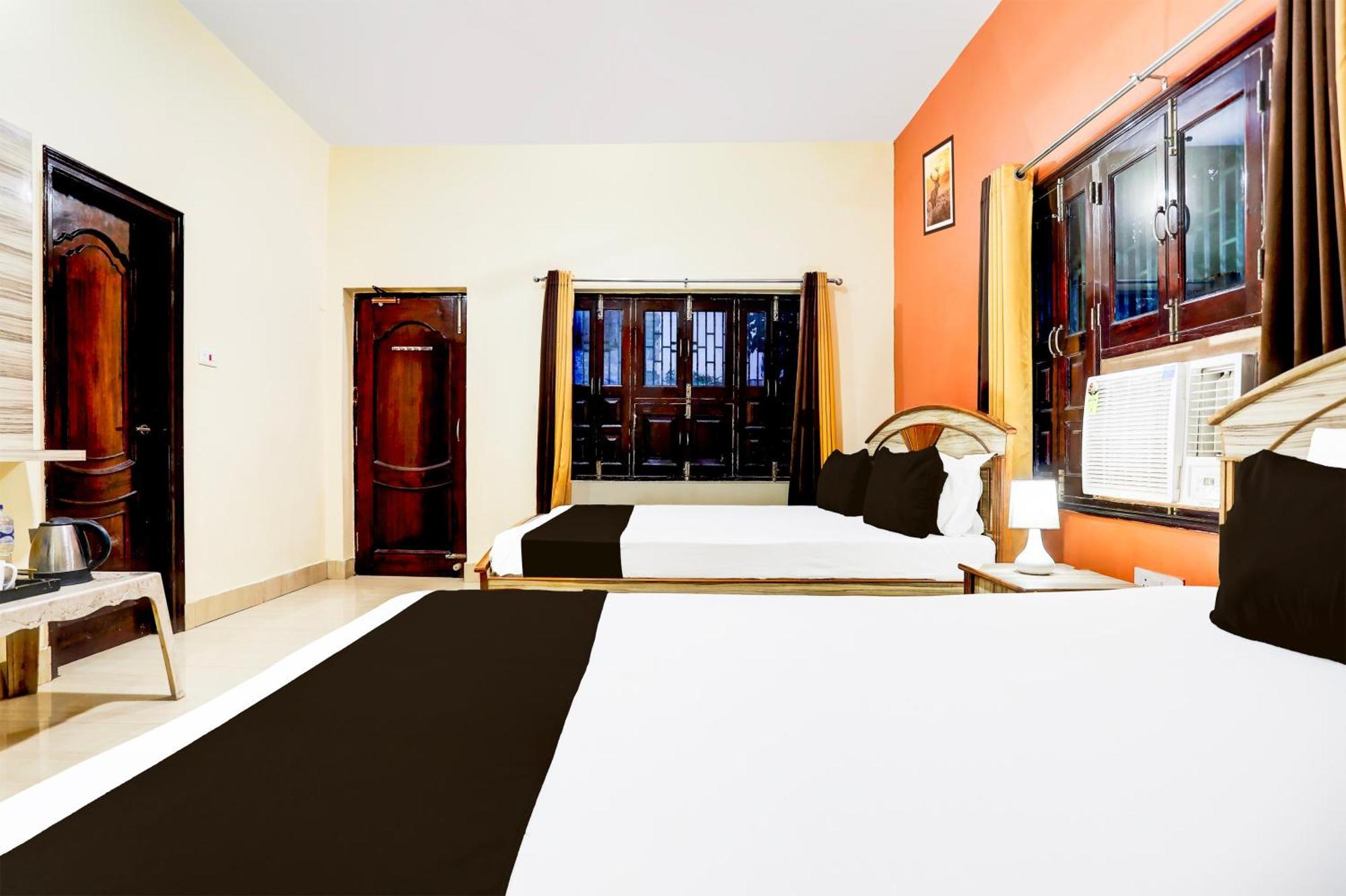 Hotel O R B Palace Benares Buitenkant foto
