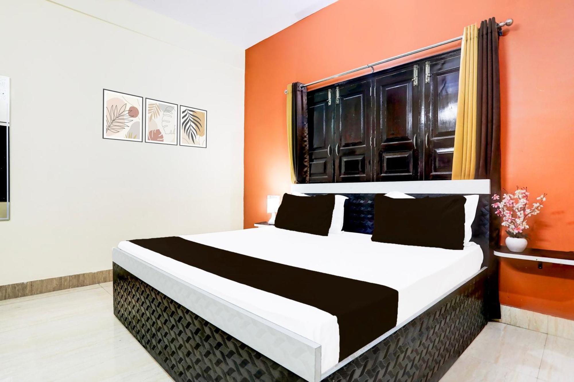Hotel O R B Palace Benares Buitenkant foto