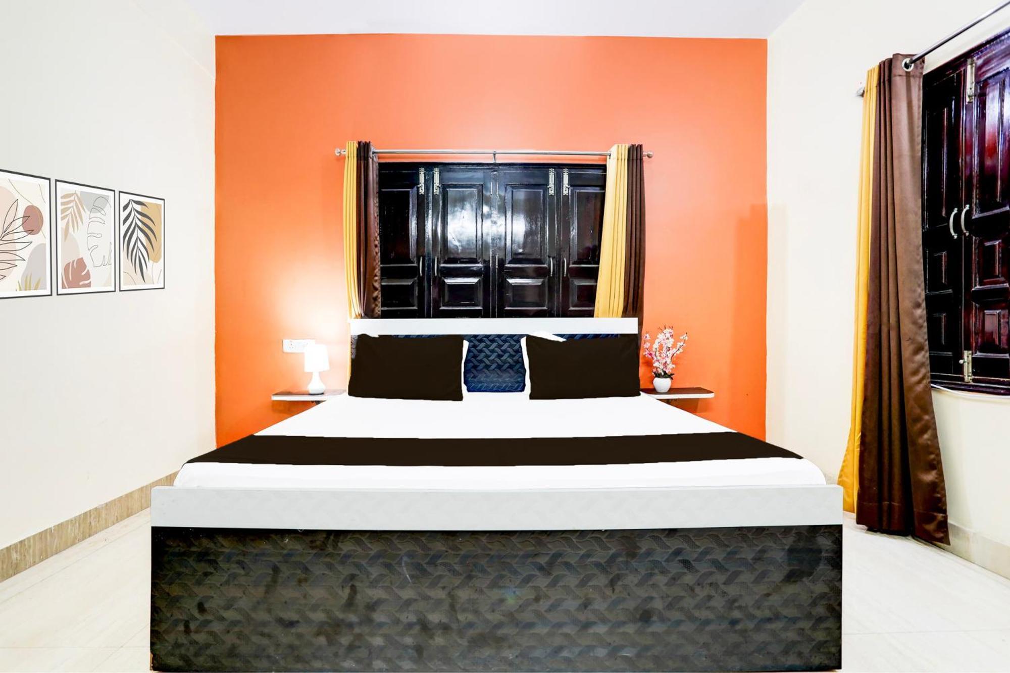 Hotel O R B Palace Benares Buitenkant foto