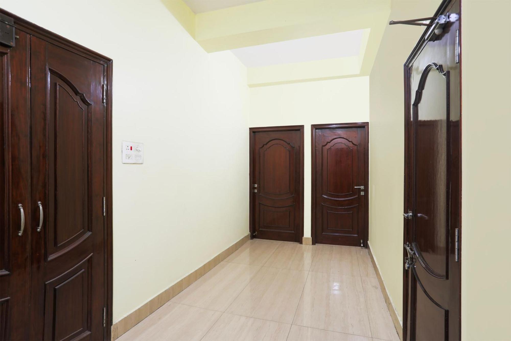 Hotel O R B Palace Benares Buitenkant foto
