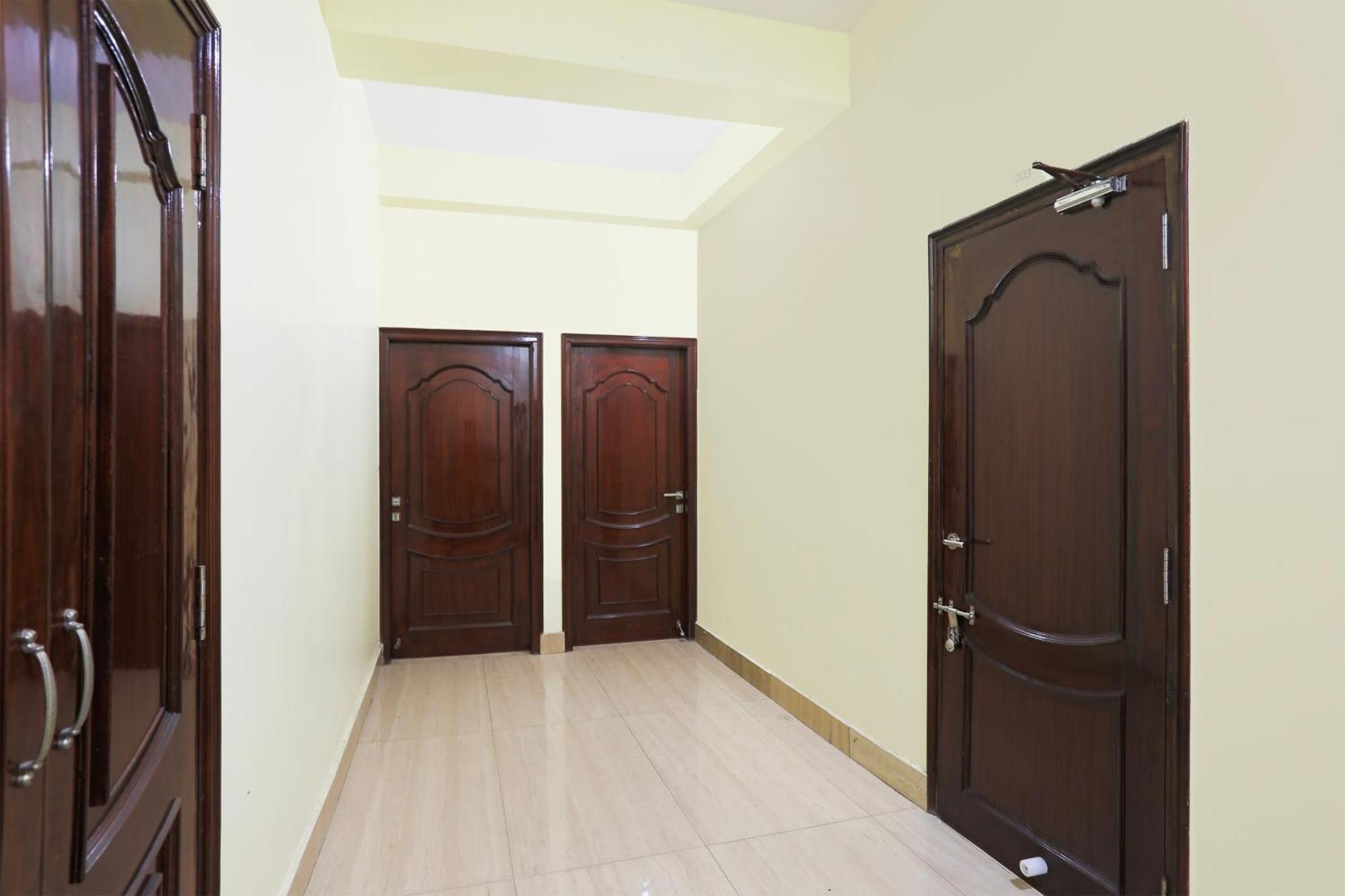 Hotel O R B Palace Benares Buitenkant foto