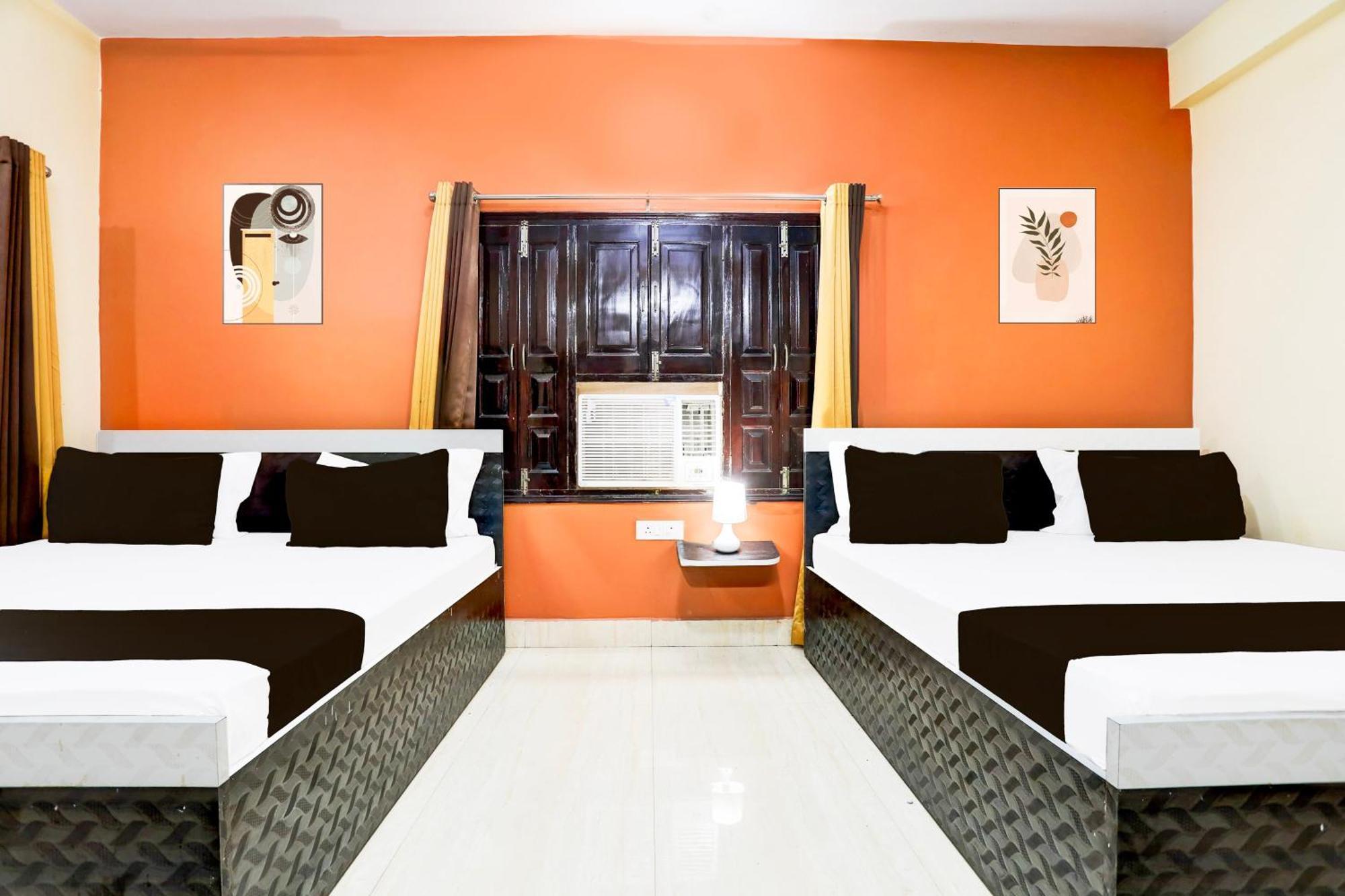 Hotel O R B Palace Benares Buitenkant foto