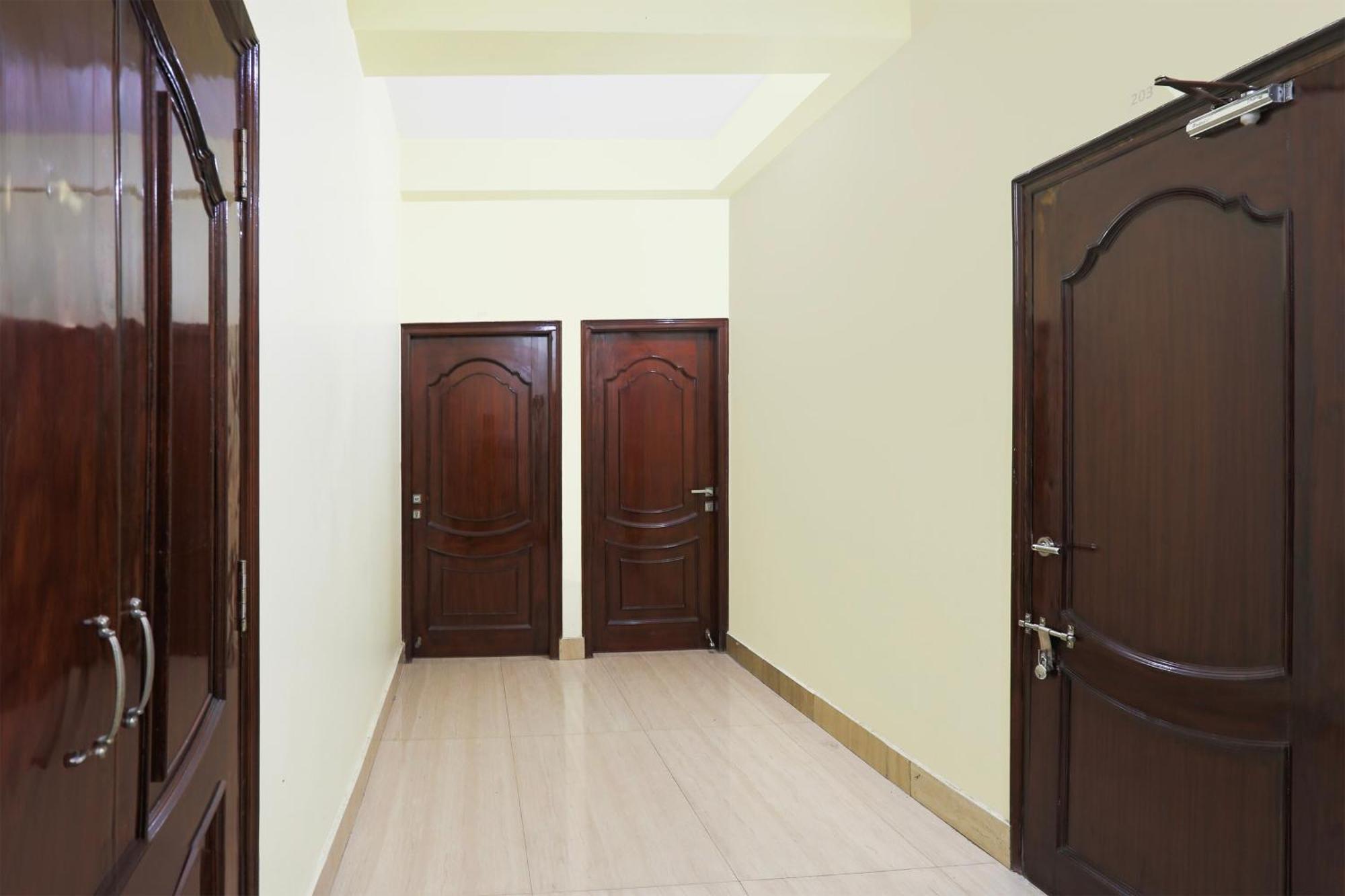 Hotel O R B Palace Benares Buitenkant foto